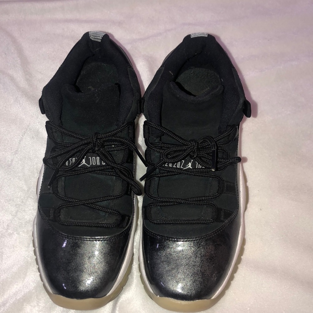 Low top air jordan 11’s